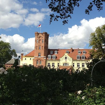 Schloss Lelkendorf - Fewo Parkblick Exterior foto