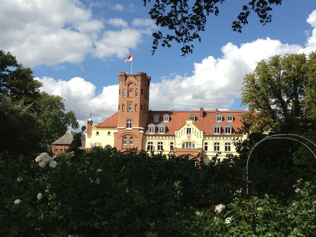 Schloss Lelkendorf - Fewo Parkblick Exterior foto