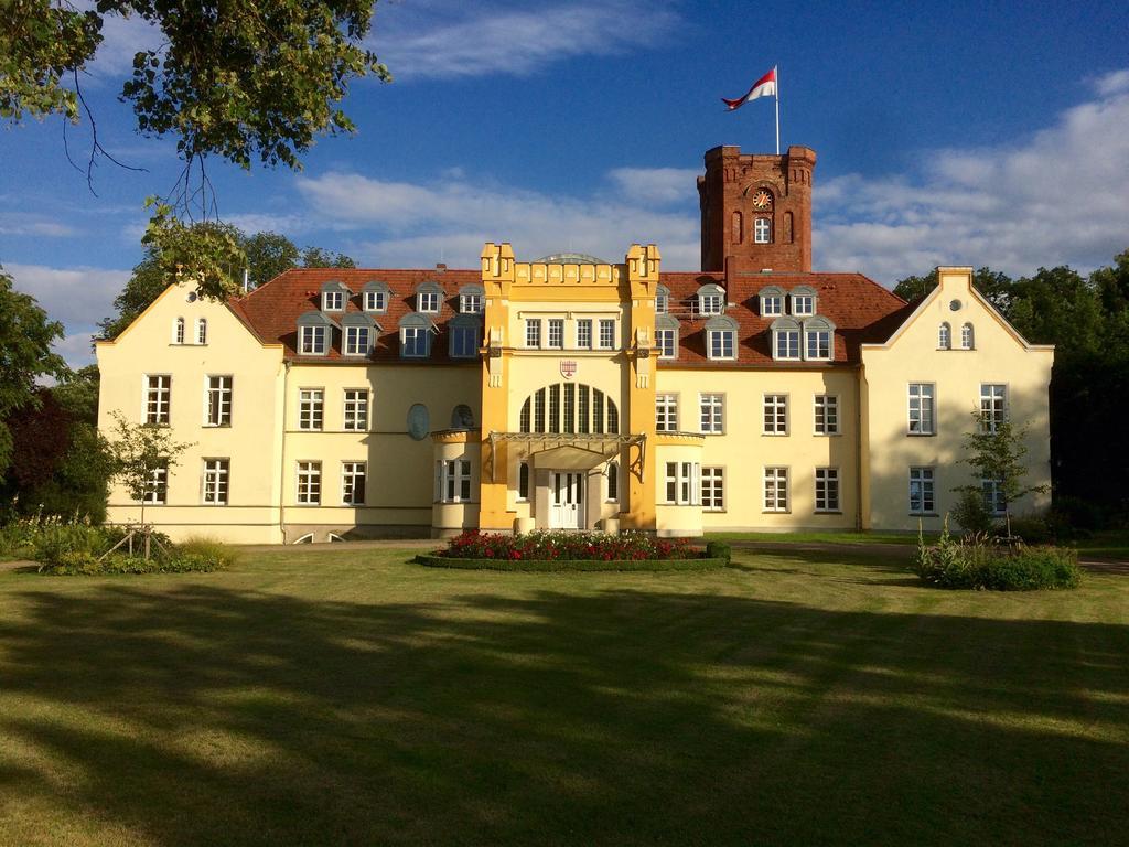 Schloss Lelkendorf - Fewo Parkblick Exterior foto